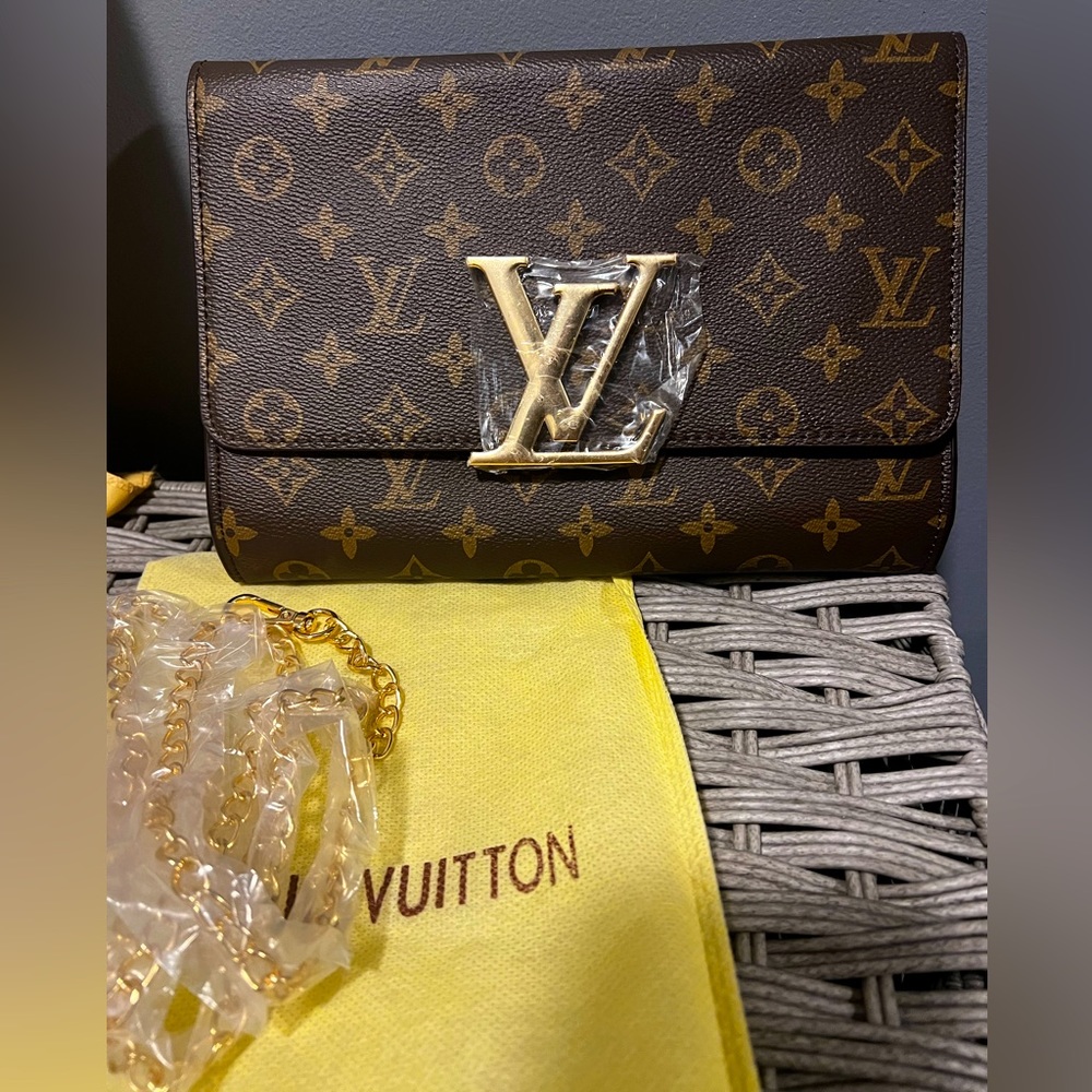 Louis Vuitton purse